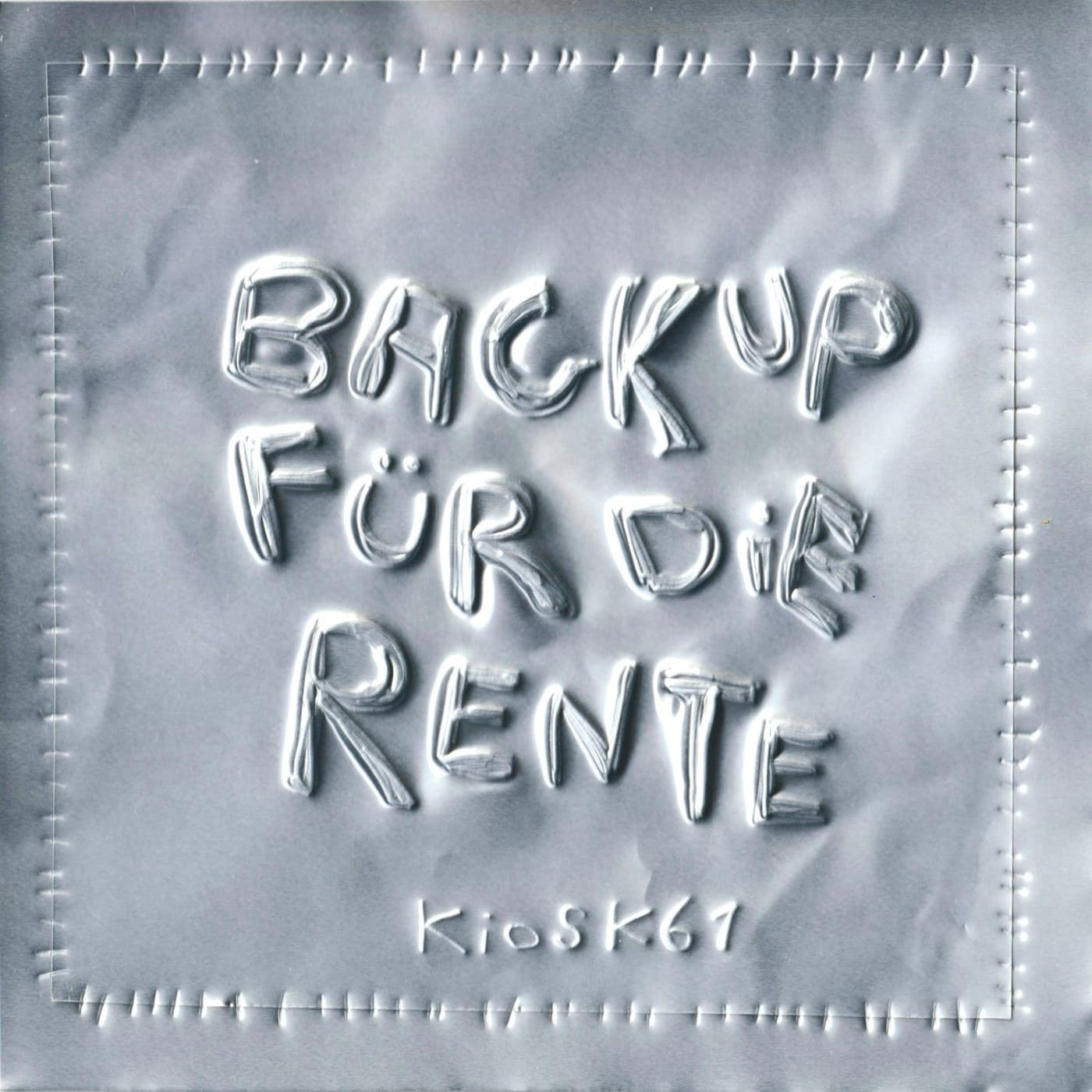 Albumcover von Backup für die Rente: der Titel als Prägung in Silberfolie